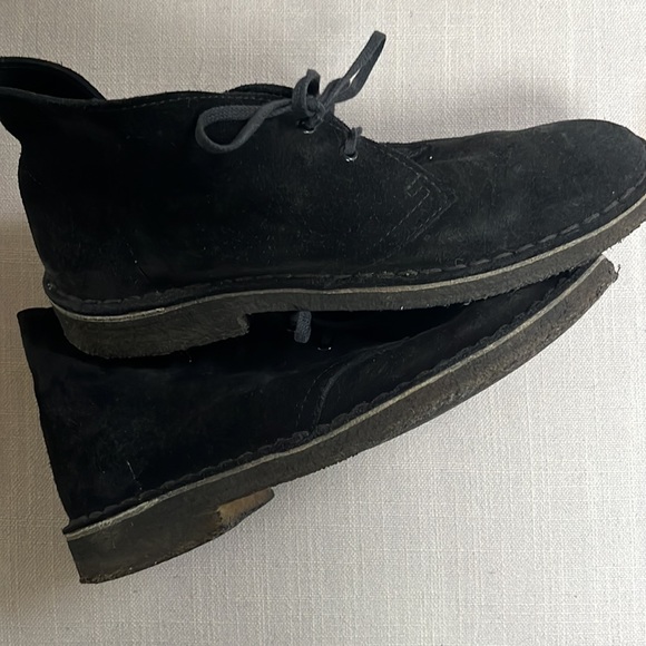 Clark’s Black Suede Desert Boots Size 7 - Picture 3 of 3